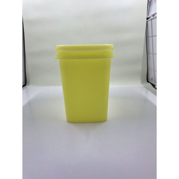 Tupperware 1243-3 Yellow Shelf Saver 2 Storage Containers With Lids Vintage - Picture 3 of 15